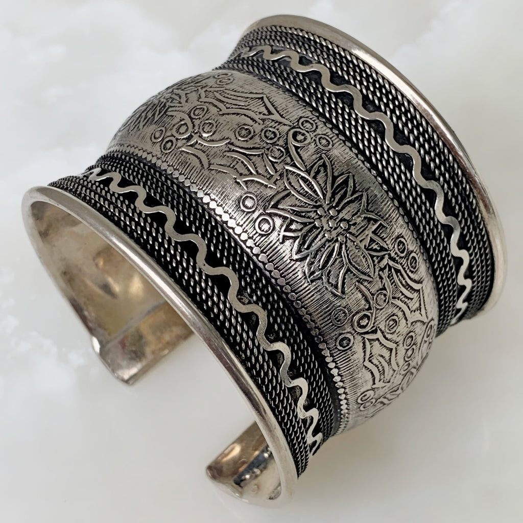 Hermoso Brazalete de Nepal en Brass 01-BNB-L6A00