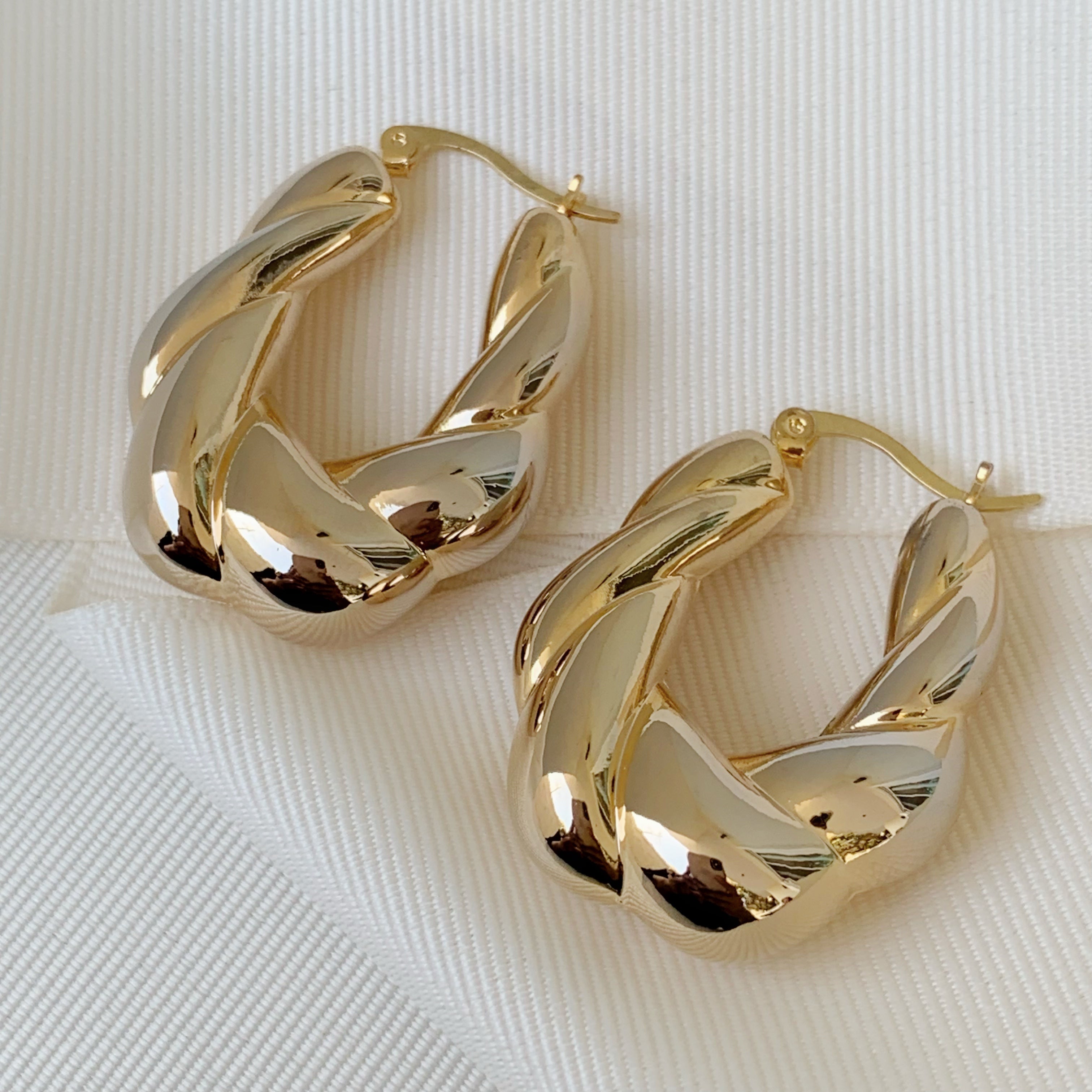 Brilla con Estilo Hoops Earrings en Oro Laminado 03-ARL-165