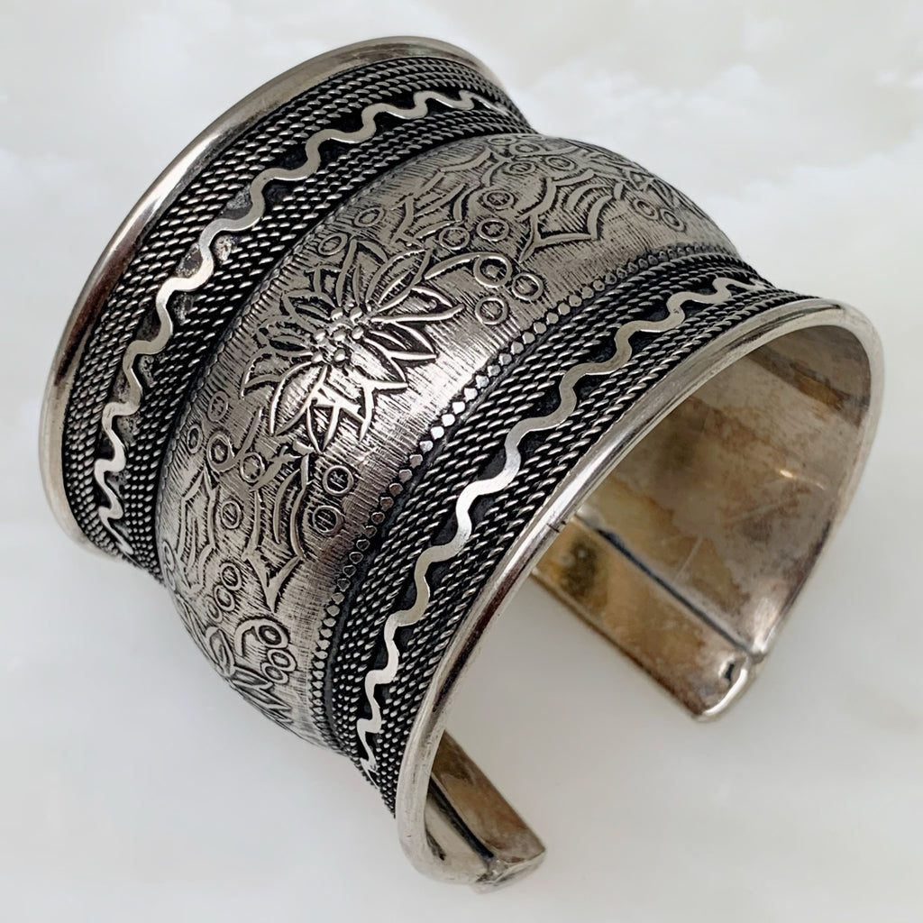 Hermoso Brazalete de Nepal en Brass 01-BNB-L6A00