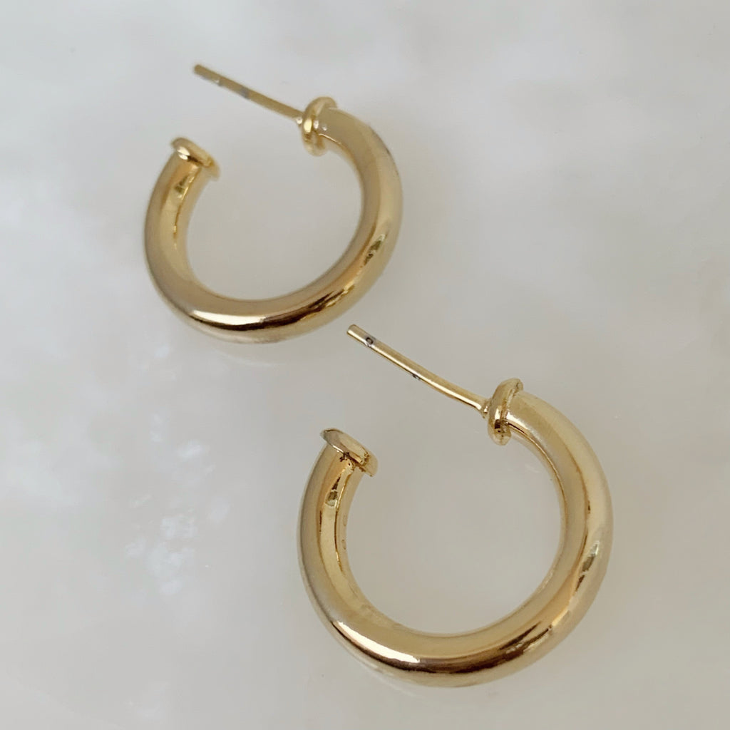 Brilla con Estilo Hoops Earrings en Oro Laminado 08-ARL-85