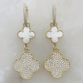 Elegantes Aretes Trébol de cuatro hojas en Madre Perla y Plata Dorada con Pave de Circonias Modelo 73-AR-L57A25