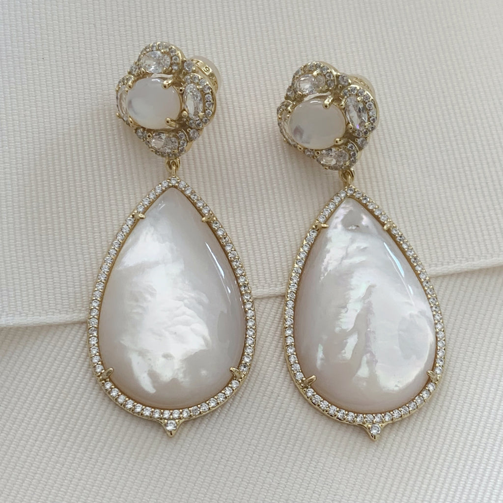 Aretes Largos De Gota en Madre Perla y Plata Dorada Modelo 52-AR-L50