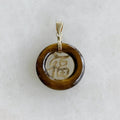 Dije Símbolo Fu Ojo de Tigre Oro Amarillo 14K DI-14-15-L49