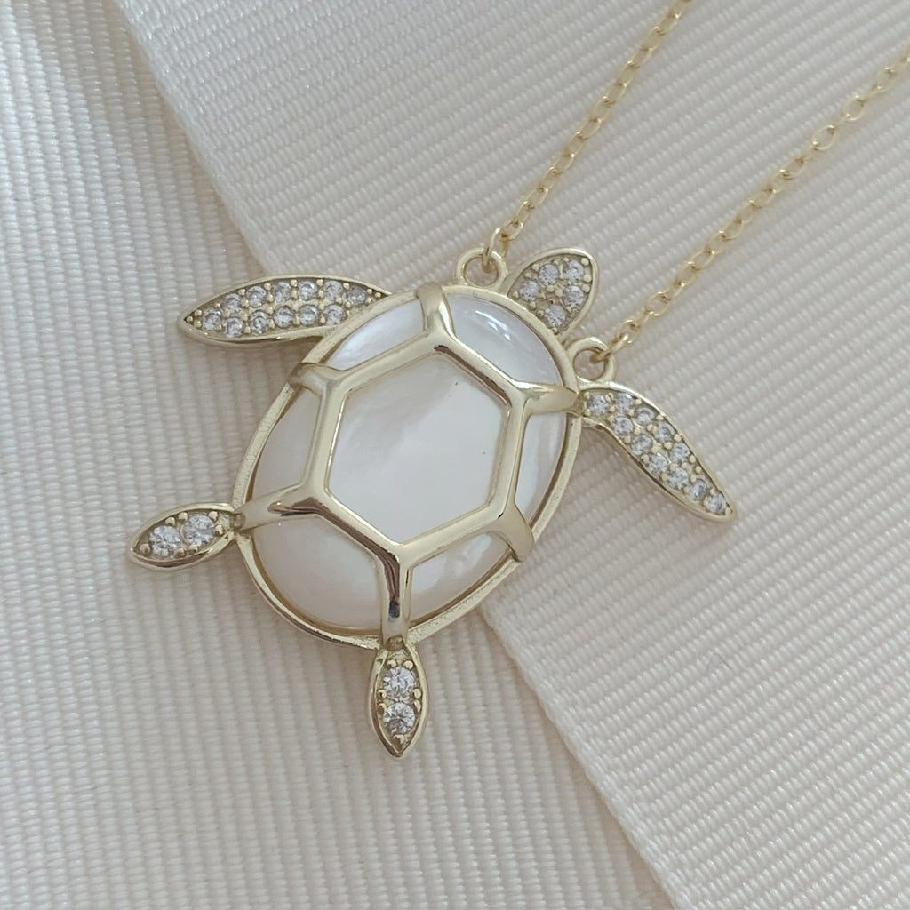 Cadena con Dije de Tortuga en Madre Perla y Plata Dorada con circonias 38-PCE-L20A50