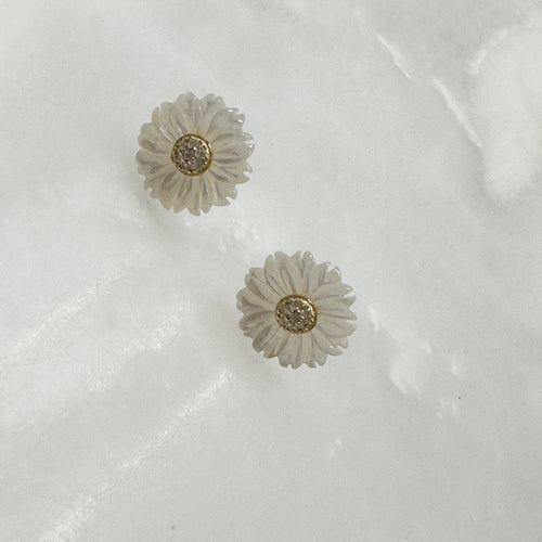 Aretes de Flor de Madre Perla y Plata Dorada 116-AR-L9A00