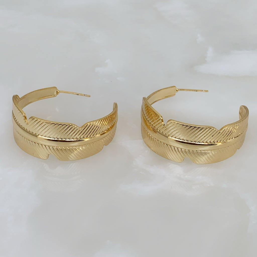 Brilla con Estilo Hoops Earrings en Oro Laminado 01-ARL-135