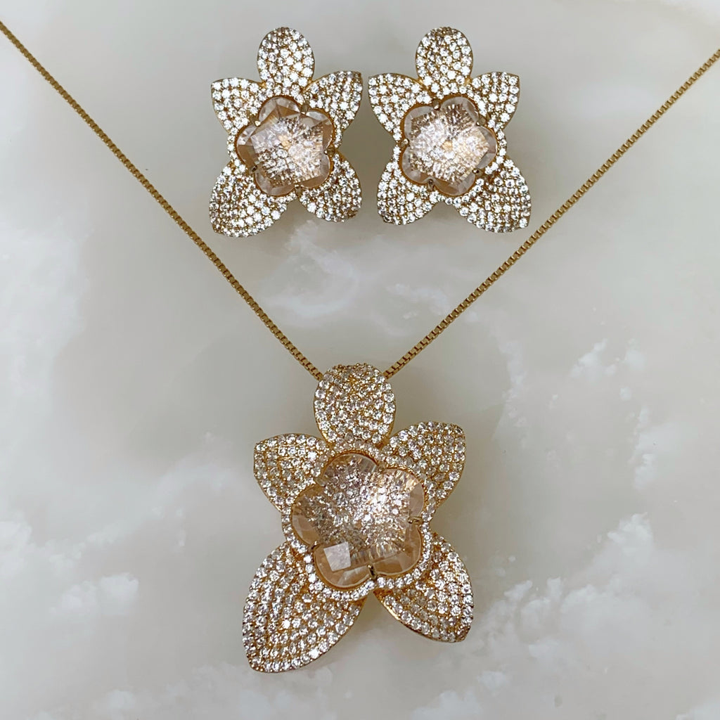 Exclusivo Juego de Cadena con Dije y Aretes en Plata Dorada 69-CD-AR-L61A25-L49A25