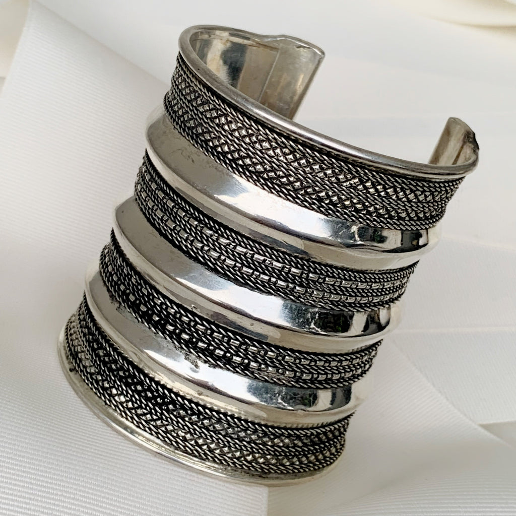 Hermoso Brazalete de Nepal en Brass 03-BNB-L8A00