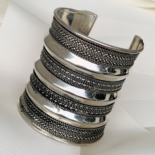 Hermoso Brazalete de Nepal en Brass 03-BNB-L8A00