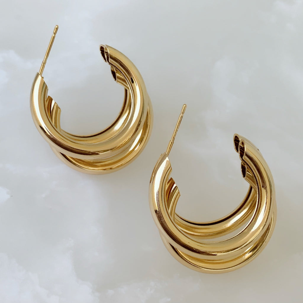 Brilla con Estilo Hoops Earrings en Oro Laminado 24-ARL-135