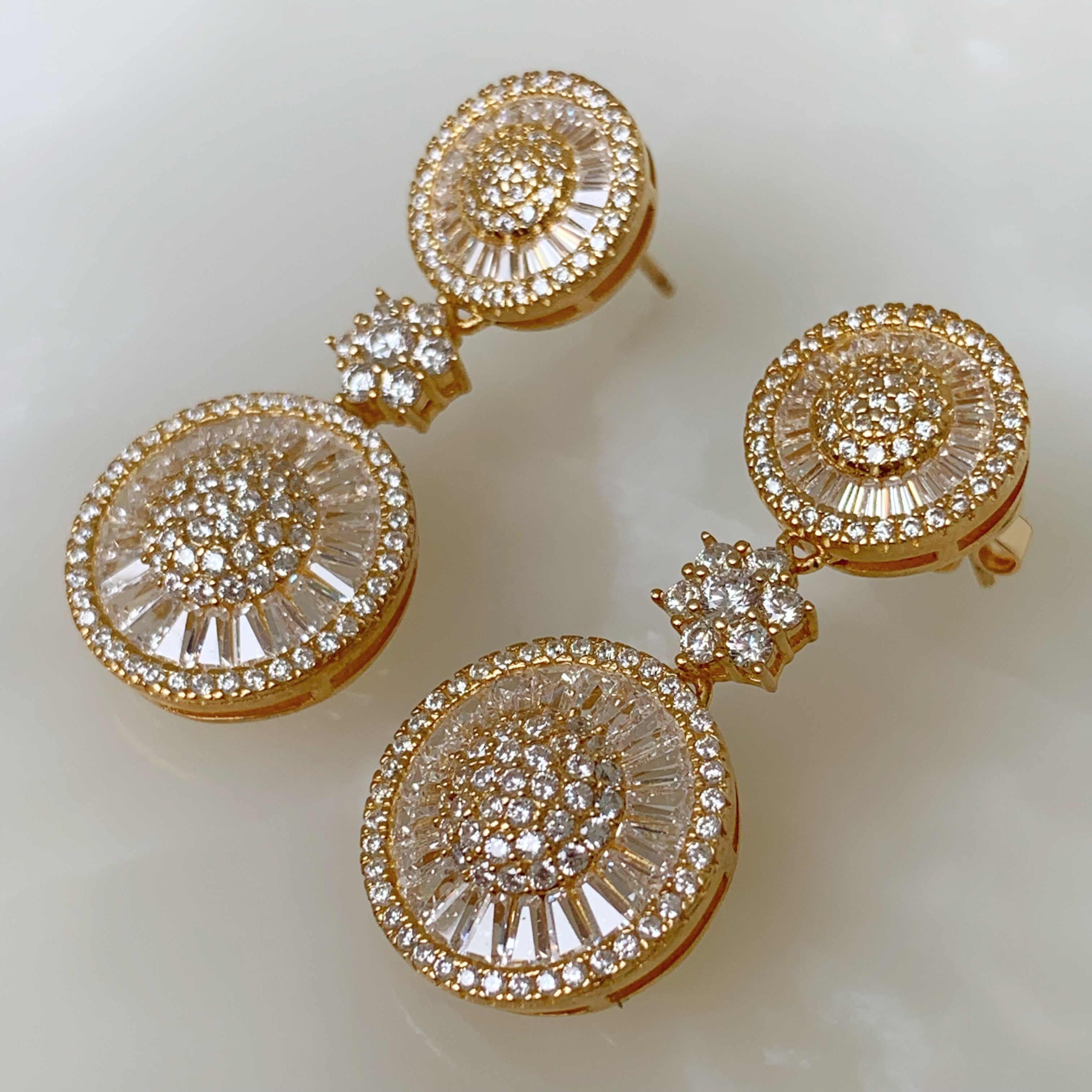 Juego de Cadena con Dije y Aretes en Plata Dorada 57-CD-AR-L32-L47A75