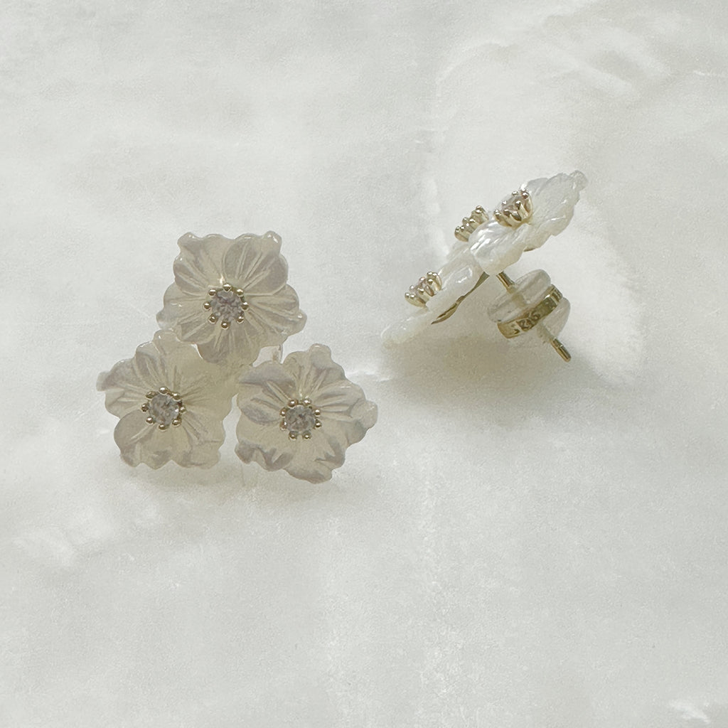 Exclusivo Juego de Cadena con Dijes y Aretes en Plata Dorada 70-CD-AR-L15A50-L18A00