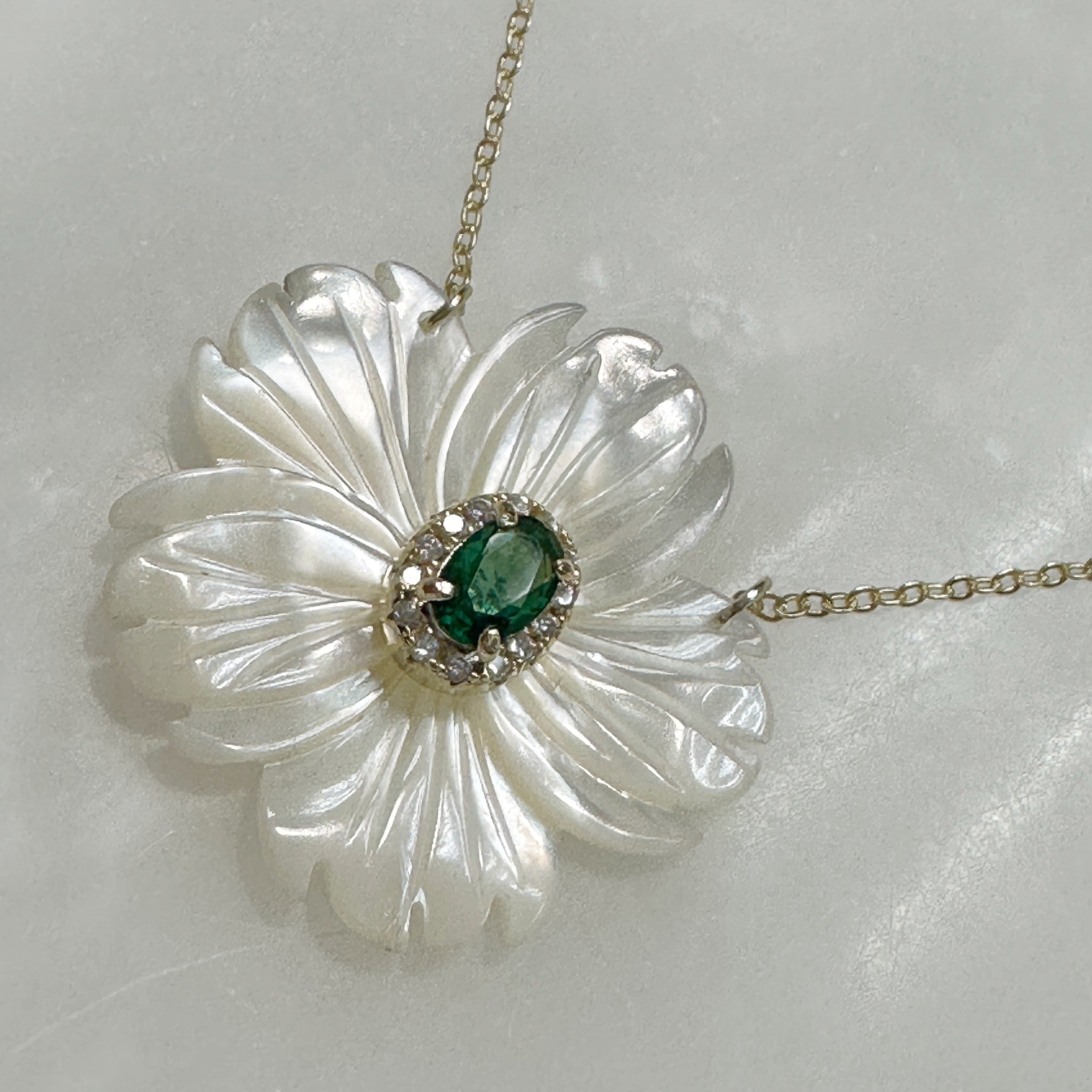 Exclusivo Juego de Cadena con Dije y Aretes en Plata Dorada 76-CD-AR-L17A50-L21A50