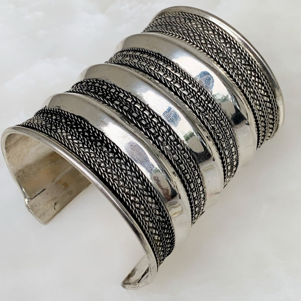 Hermoso Brazalete de Nepal en Brass 03-BNB-L8A00