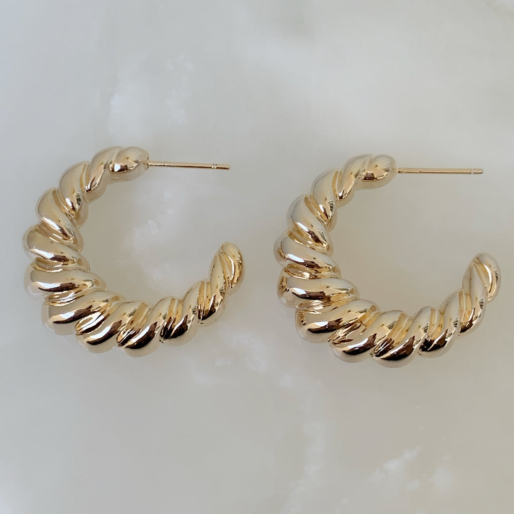 Brilla con Estilo Hoops Earrings en Oro Laminado 18-ARL-165