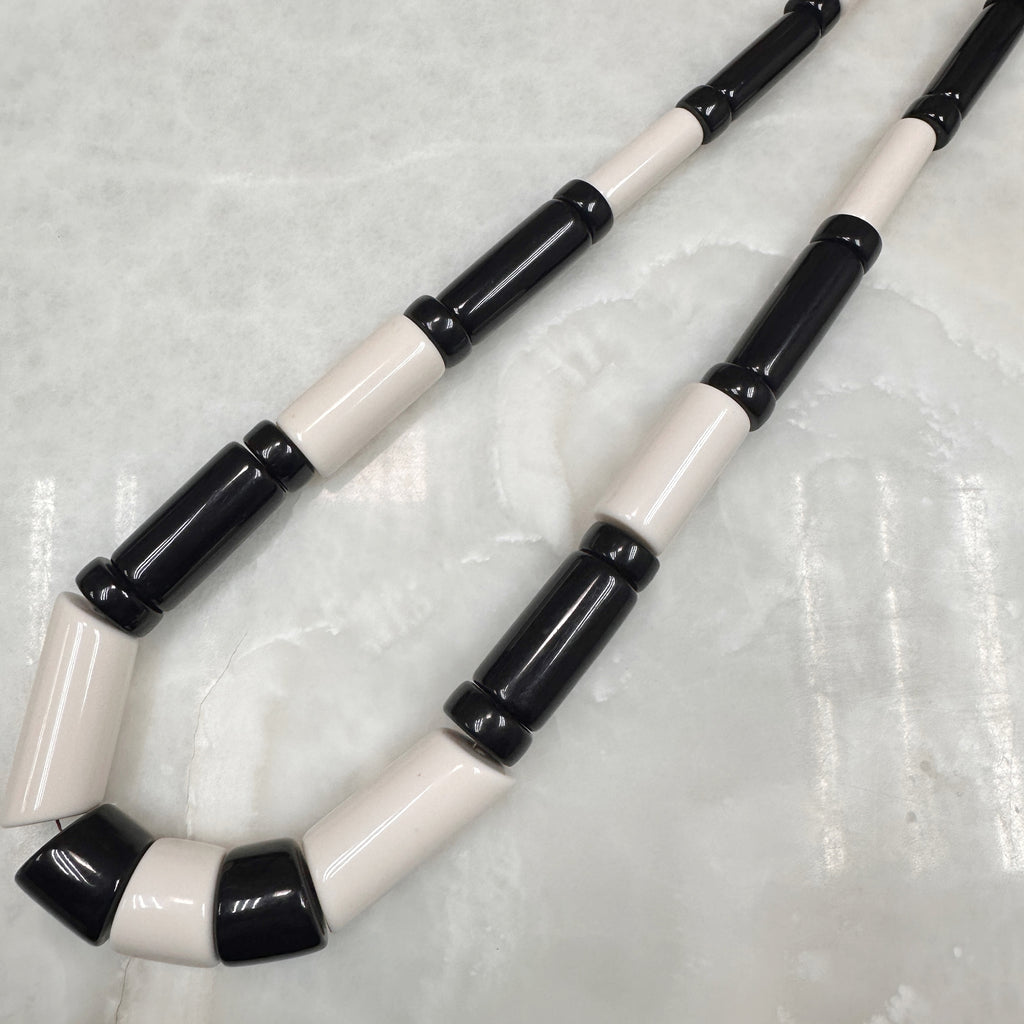 Pebbles Necklace Dark Noir/Off White con Brazalete incluido 39-CLN-L15A00