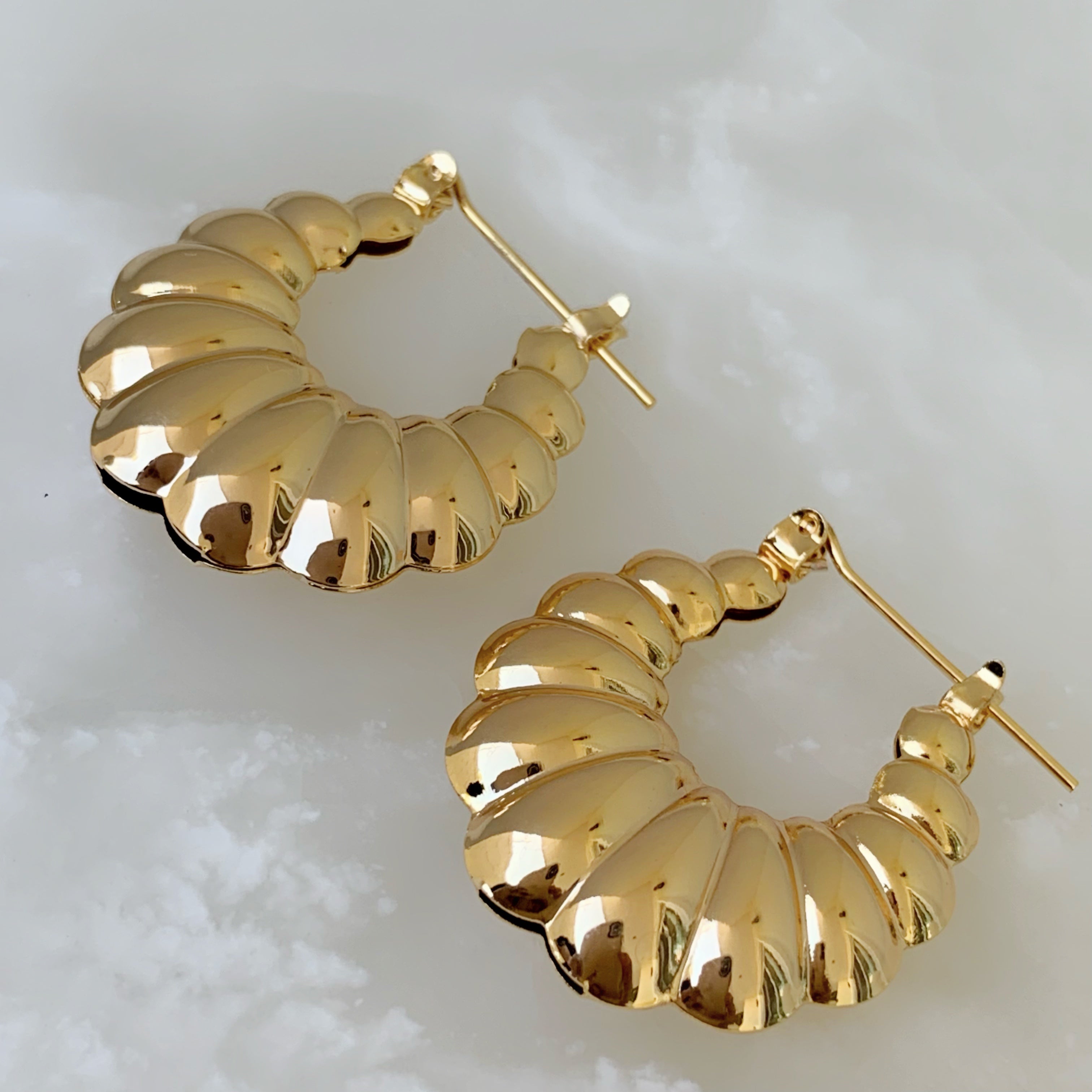 Brilla con Estilo Hoops Earrings en Oro Laminado 17-ARL-135