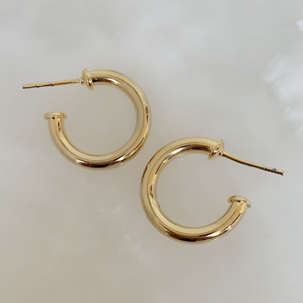 Brilla con Estilo Hoops Earrings en Oro Laminado 08-ARL-85