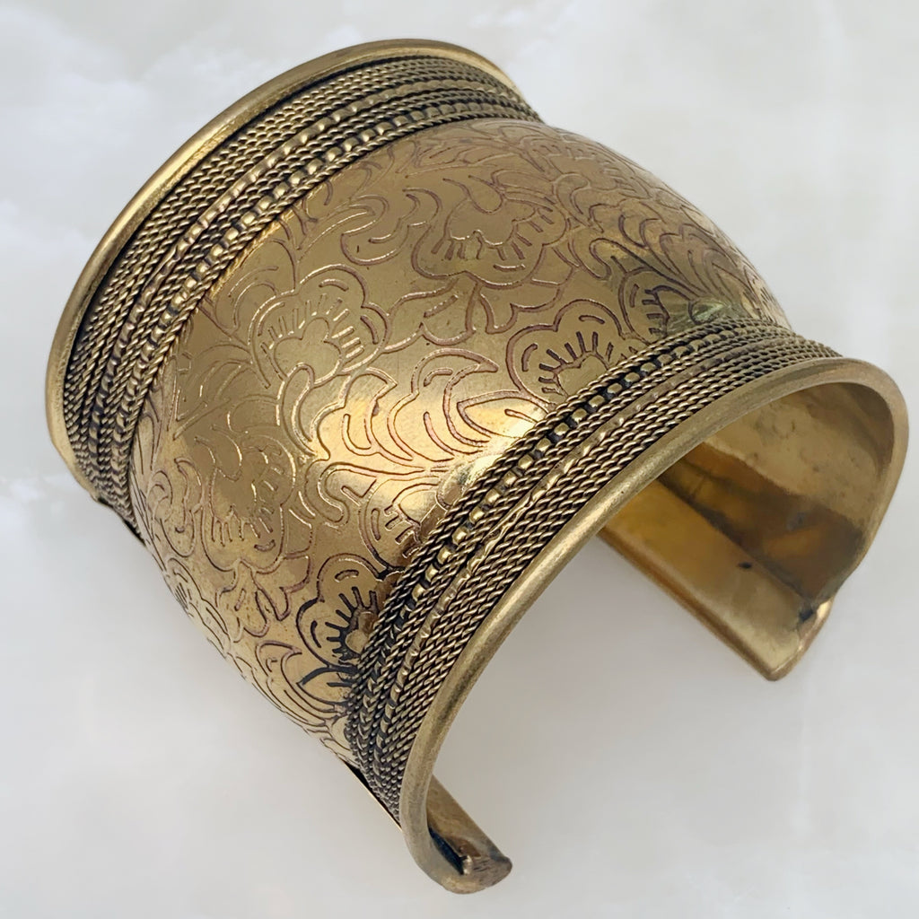 Hermoso Brazalete de Nepal en Brass 07-BNB-L8A00