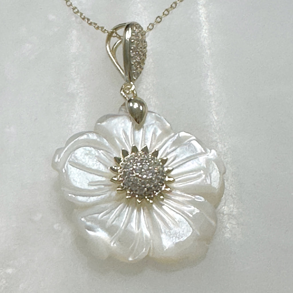 Exclusivo Juego de Cadena con Dije y Aretes en Plata Dorada 72-CD-AR-L29A00-L38A00
