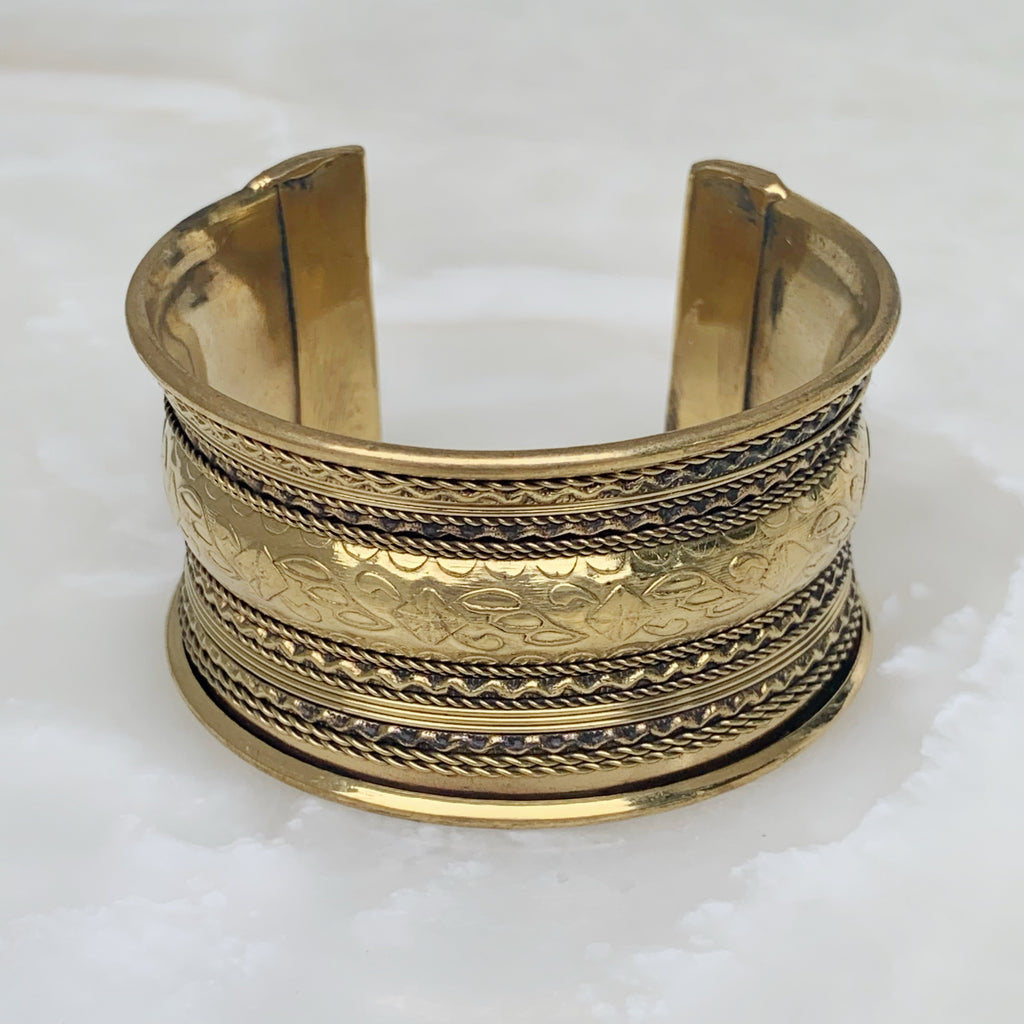 Hermoso Brazalete de Nepal en Brass 04-BNB-L6A00