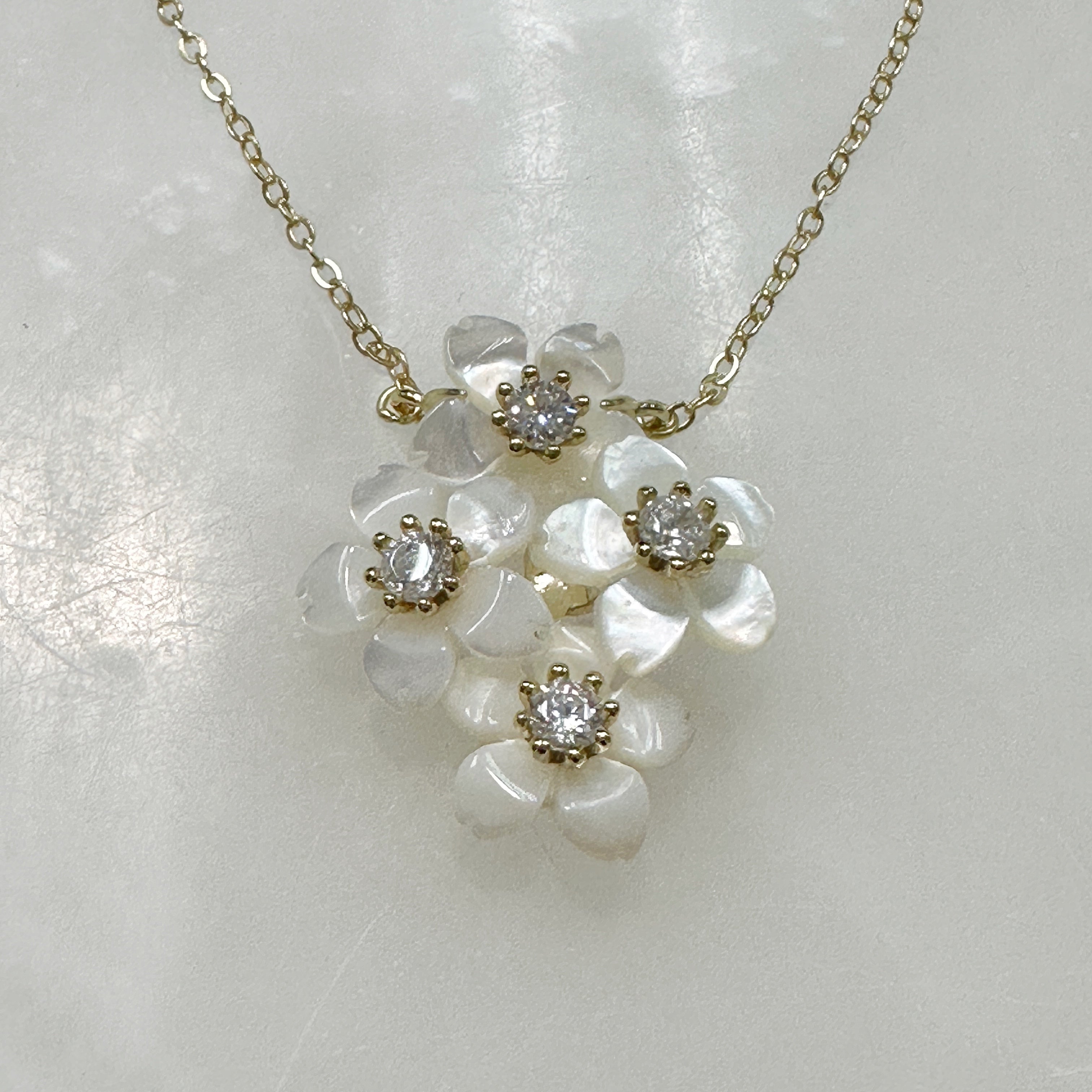 Exclusivo Juego de Cadena con Dije y Aretes en Plata Dorada 74-CD-AR-L18A50-L20A50