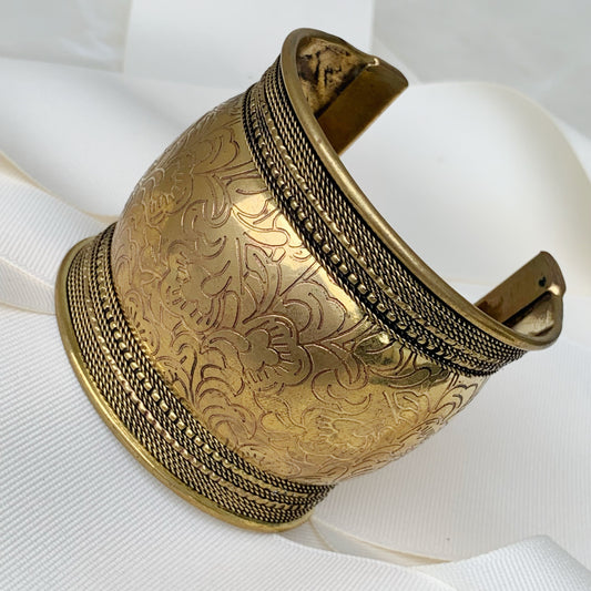 Hermoso Brazalete de Nepal en Brass 07-BNB-L8A00