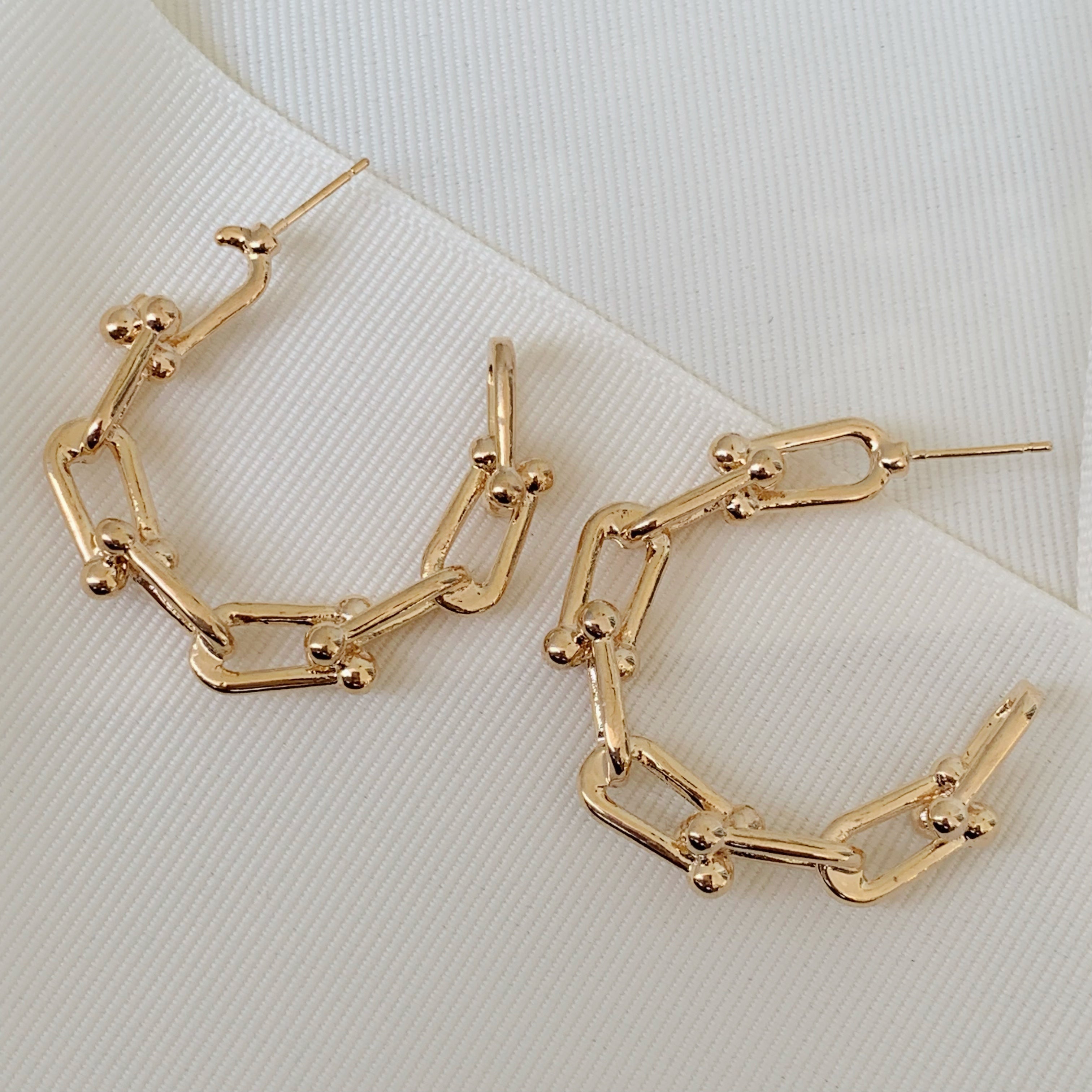 Brilla con Estilo Hoops Earrings en Oro Laminado 04-ARL-135