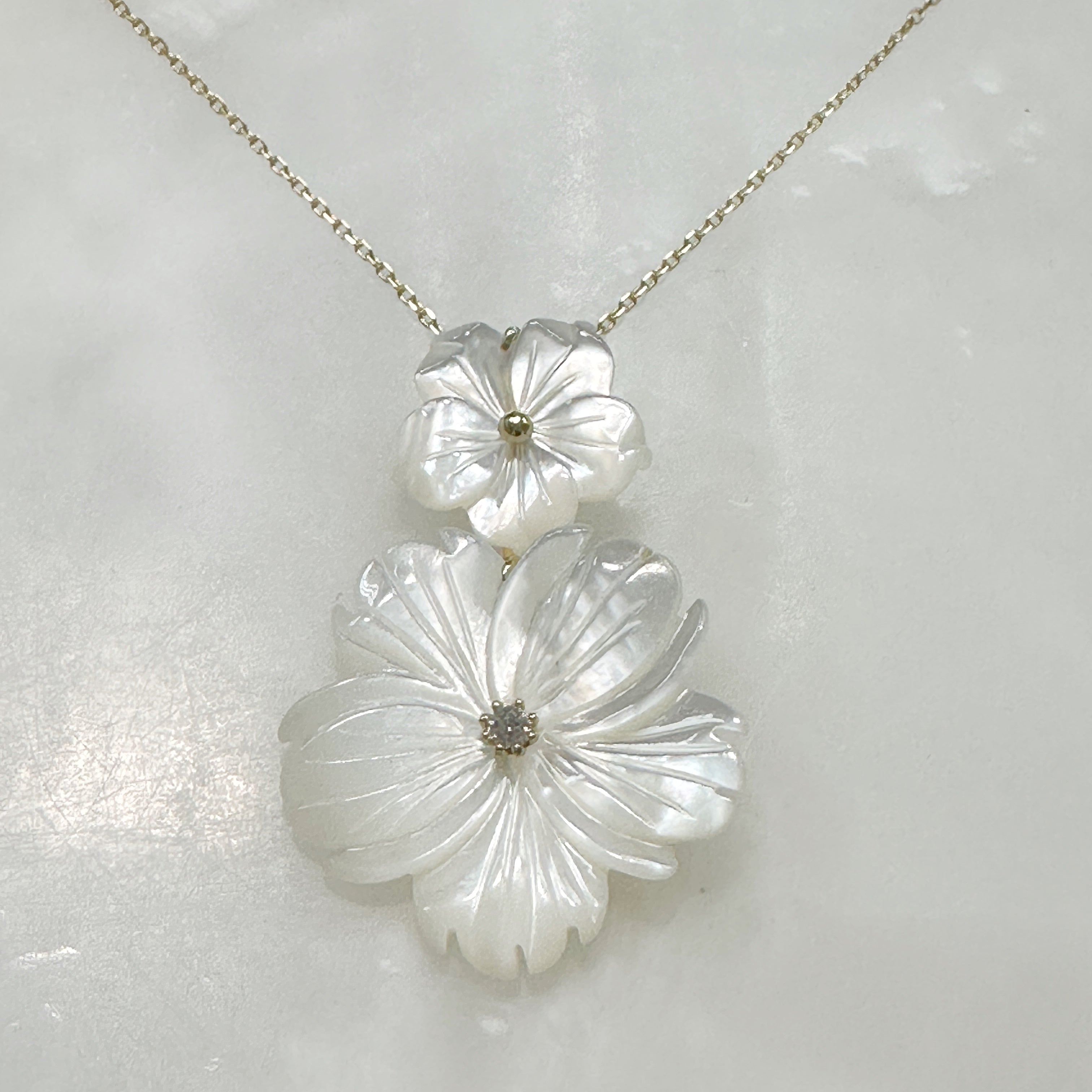 Exclusivo Juego de Cadena con Dije y Aretes en Plata Dorada 71-CD-AR-L20A50-L30A00