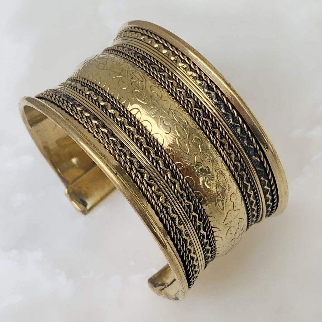 Hermoso Brazalete de Nepal en Brass 04-BNB-L6A00