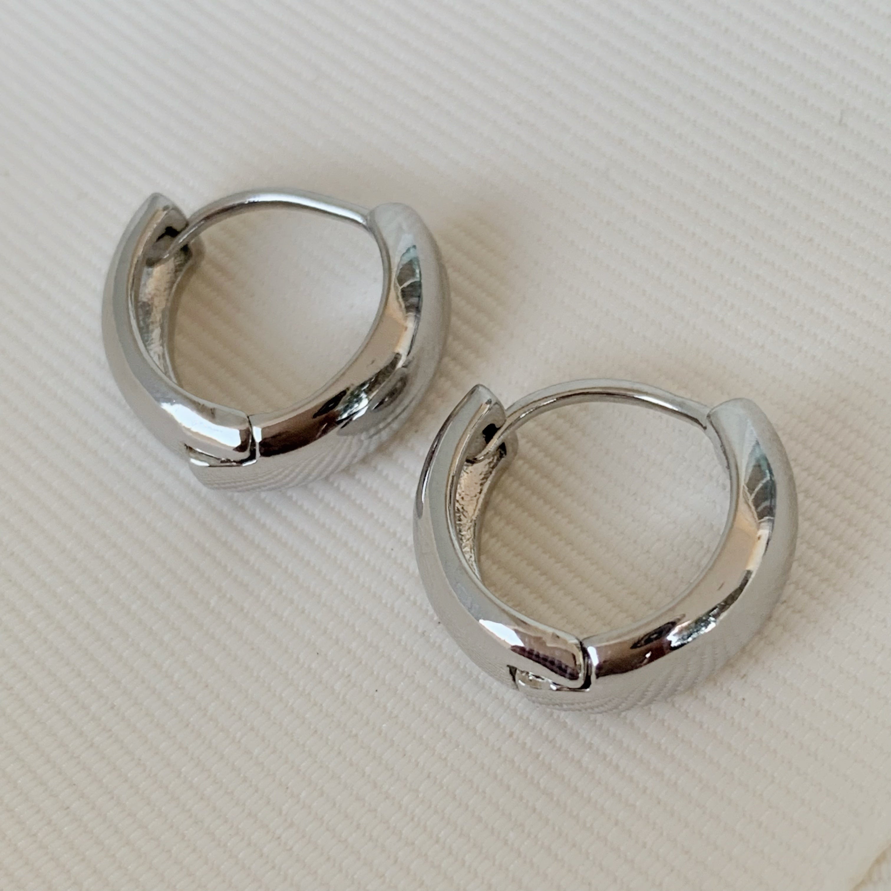 Brilla con Estilo Hoops Earrings en Oro Laminado 10-ARL-115