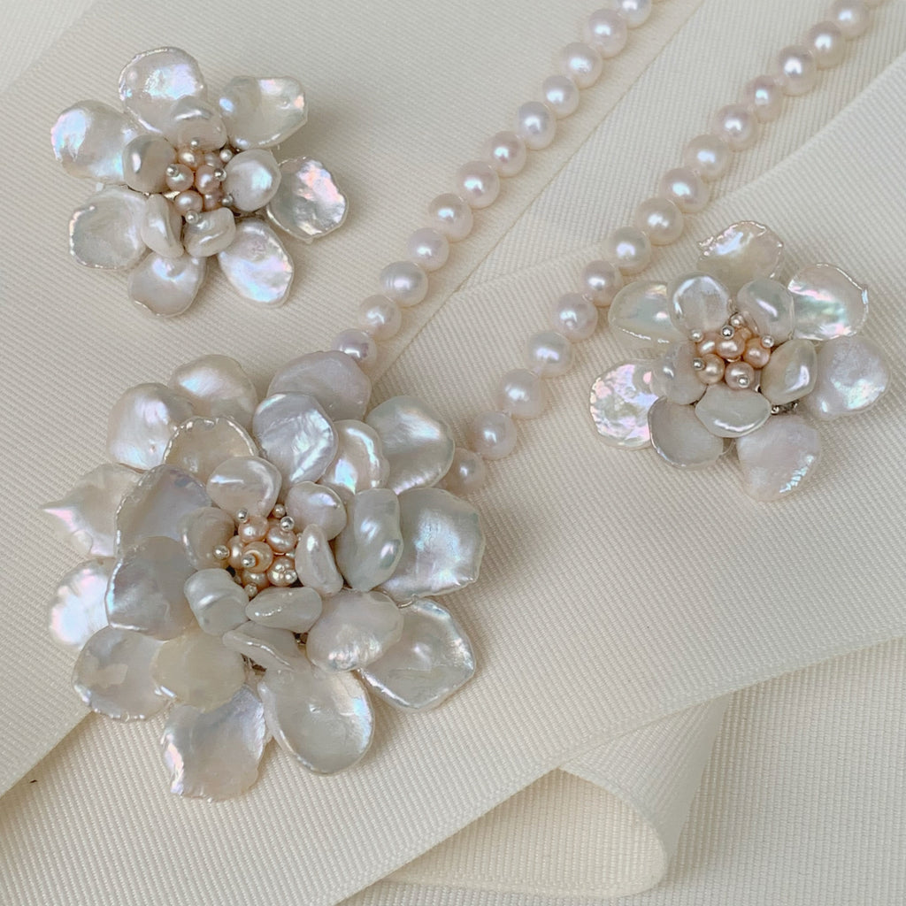Exclusivo Juego de Collar con Dije-Prendedor y Aretes en Perla Keshi y Sterling Silver 55-CLL-L190A00