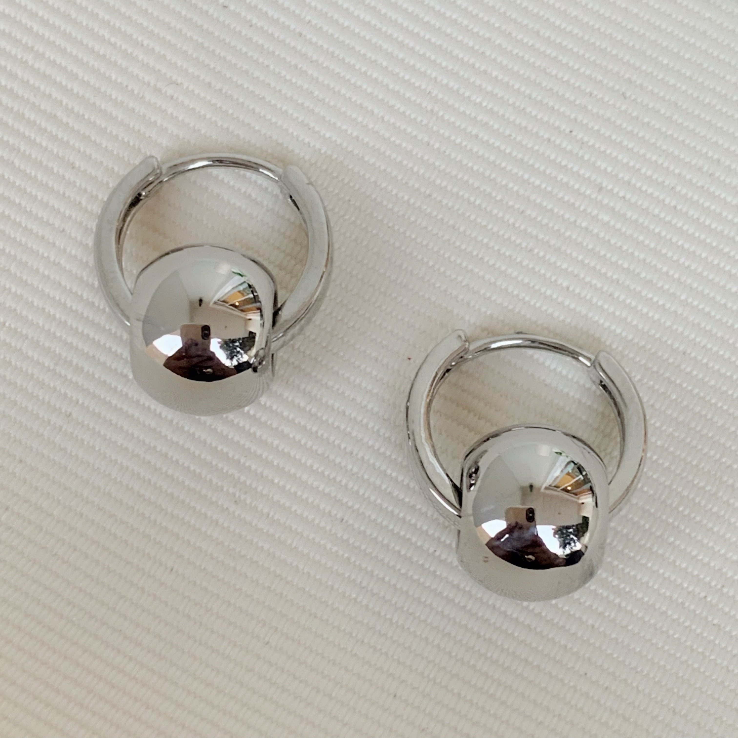 Brilla con Estilo Hoops Earrings en Oro Laminado 06-ARL-100