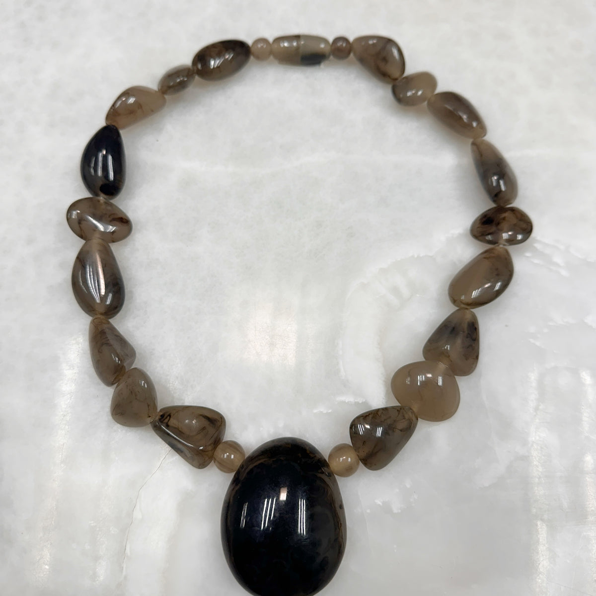 Pebbles Necklace Smoke Olive 61-CLN-L13A00