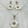 Exclusivo Juego de Cadena con Dije y Aretes en Plata Dorada 72-CD-AR-L29A00-L38A00