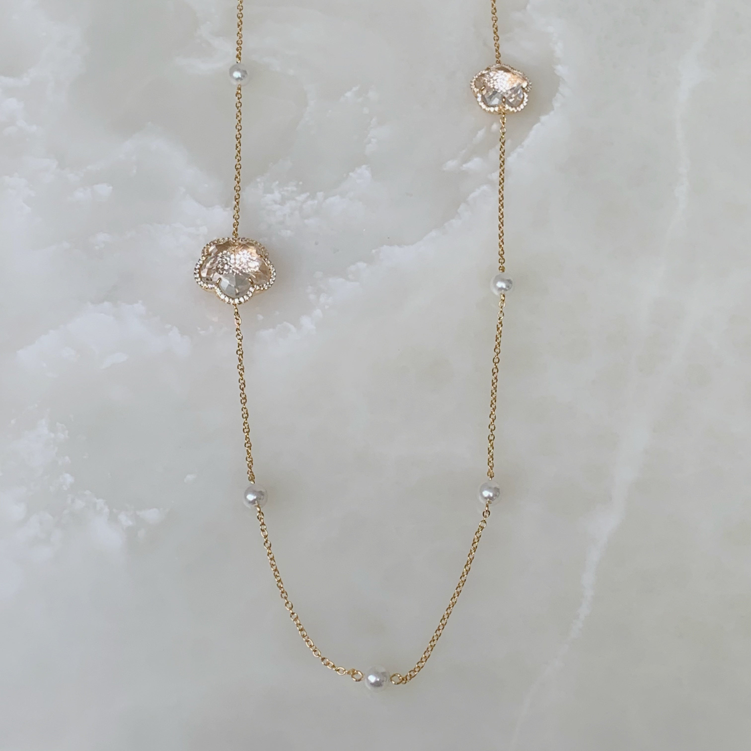 Cadena Larga con Flores en Plata Dorada 52-PCE-L51A75