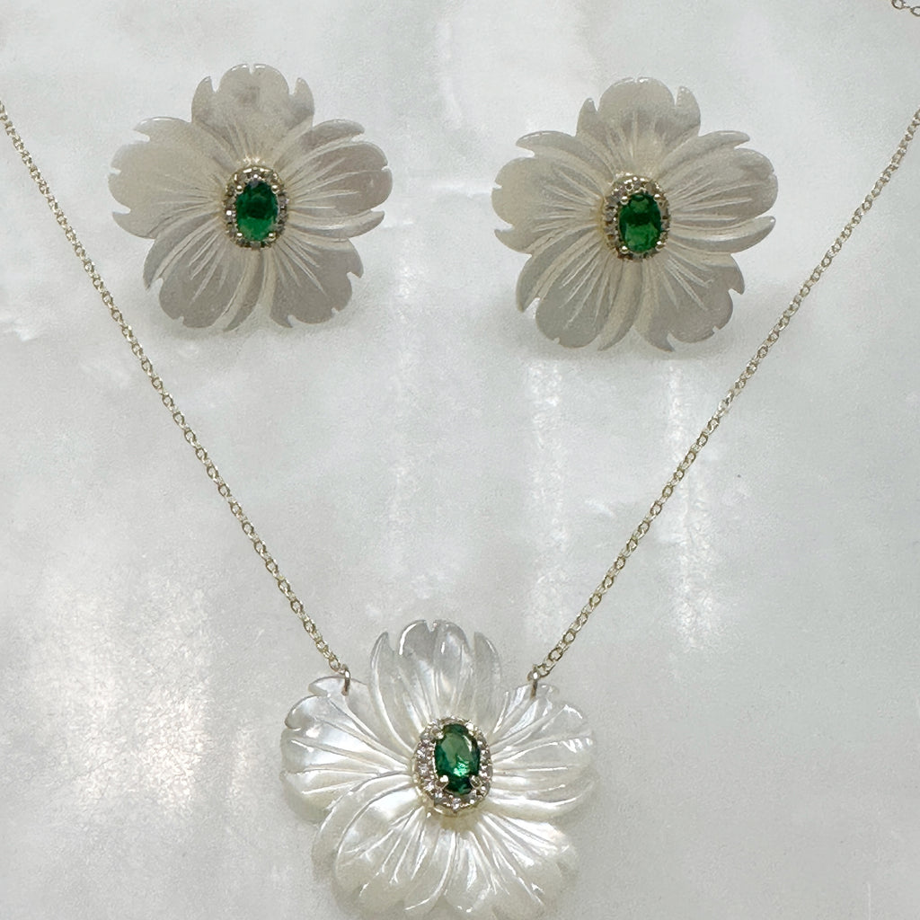 Exclusivo Juego de Cadena con Dije y Aretes en Plata Dorada 76-CD-AR-L17A50-L21A50