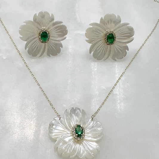 Exclusivo Juego de Cadena con Dije y Aretes en Plata Dorada 76-CD-AR-L17A50-L21A50