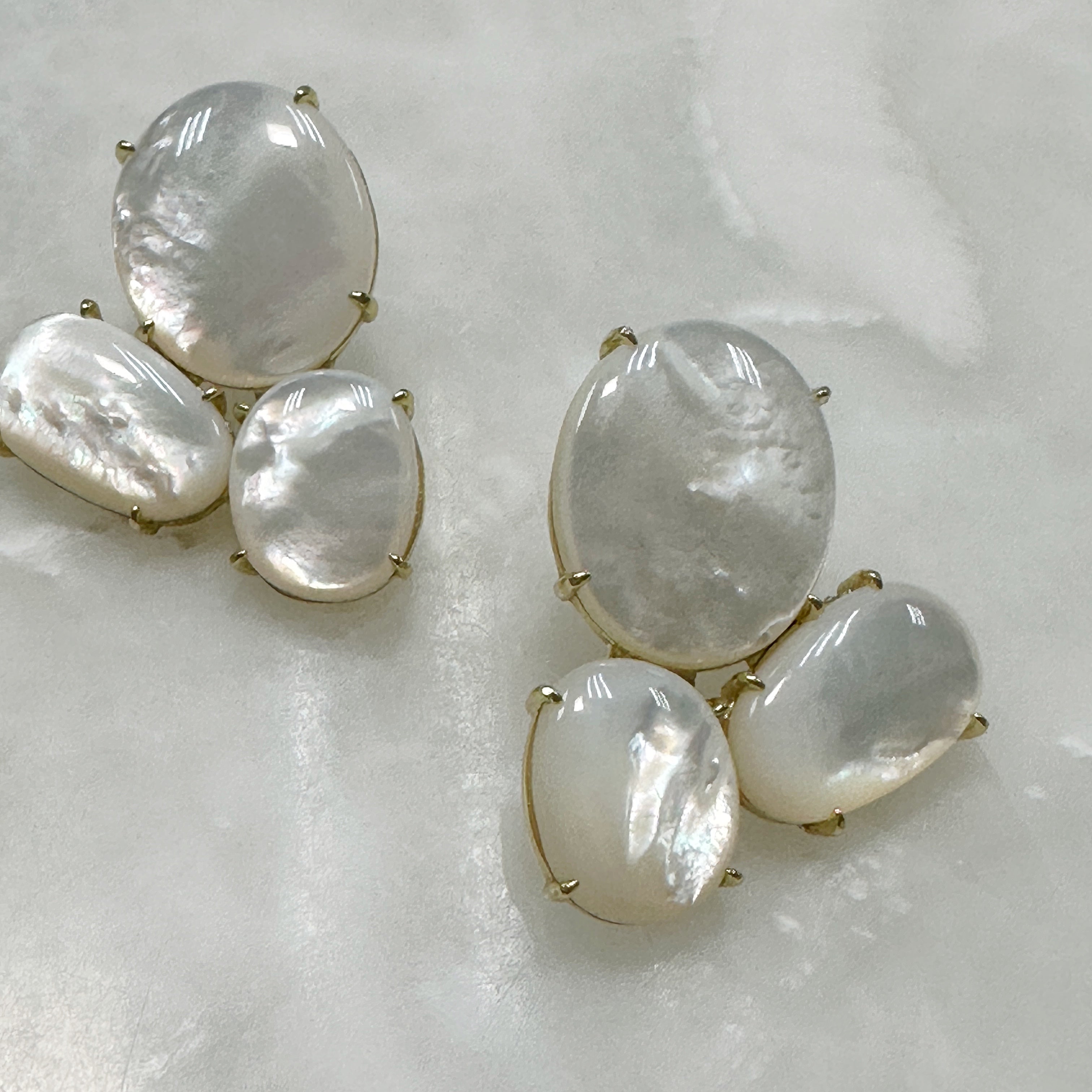 Aretes Colgantes de Madre Perla y Plata Dorada 118-AR-L46A00