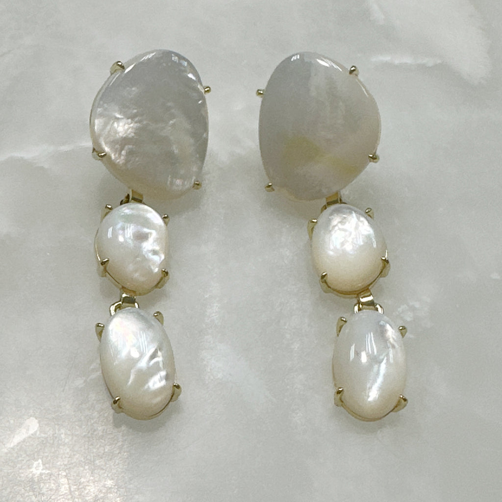 Aretes Colgantes de Madre Perla y Plata Dorada 119-AR-L45A00