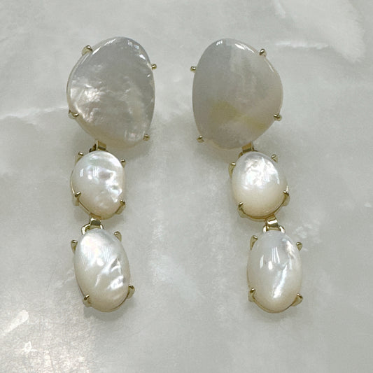 Aretes Colgantes de Madre Perla y Plata Dorada 119-AR-L45A00
