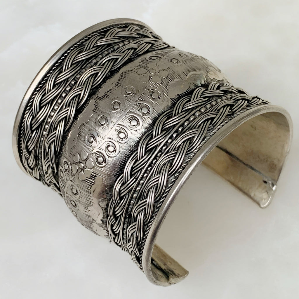 Hermoso Brazalete de Nepal en Brass 02-BNB-L8A00