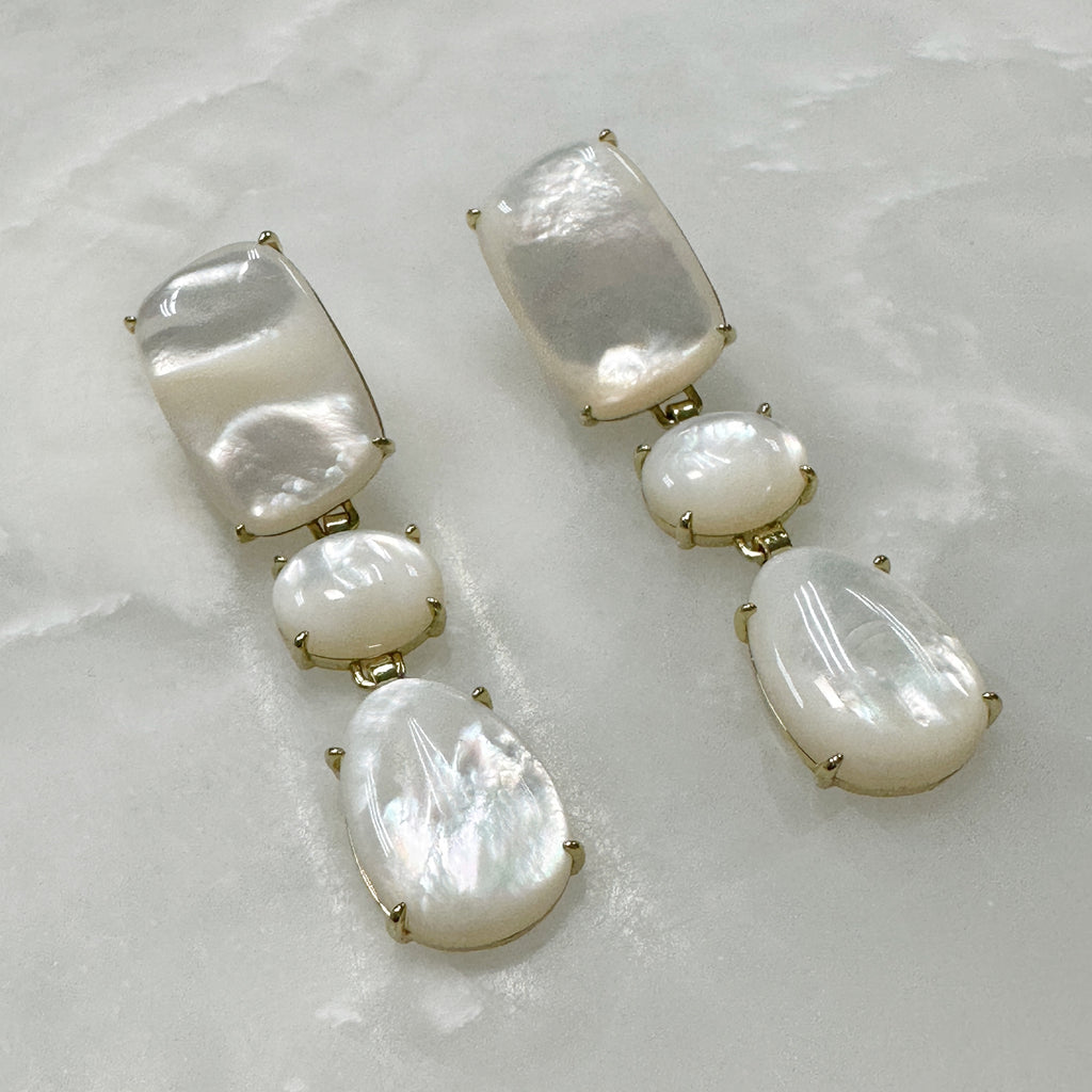 Aretes Colgantes en Madre Perla y Plata Dorada 103-AR-L49A25