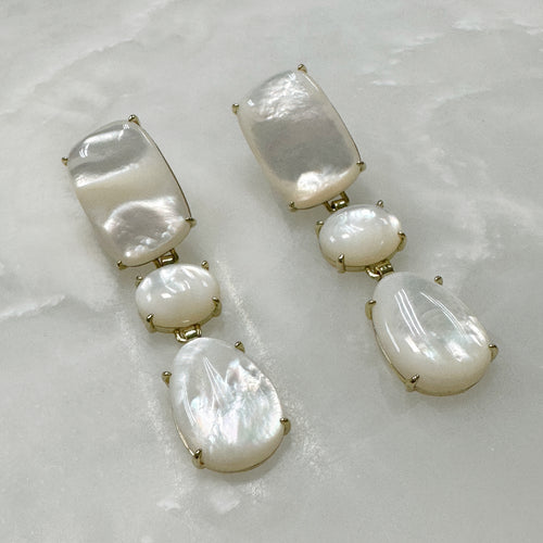 Aretes Colgantes en Madre Perla y Plata Dorada 103-AR-L49A25