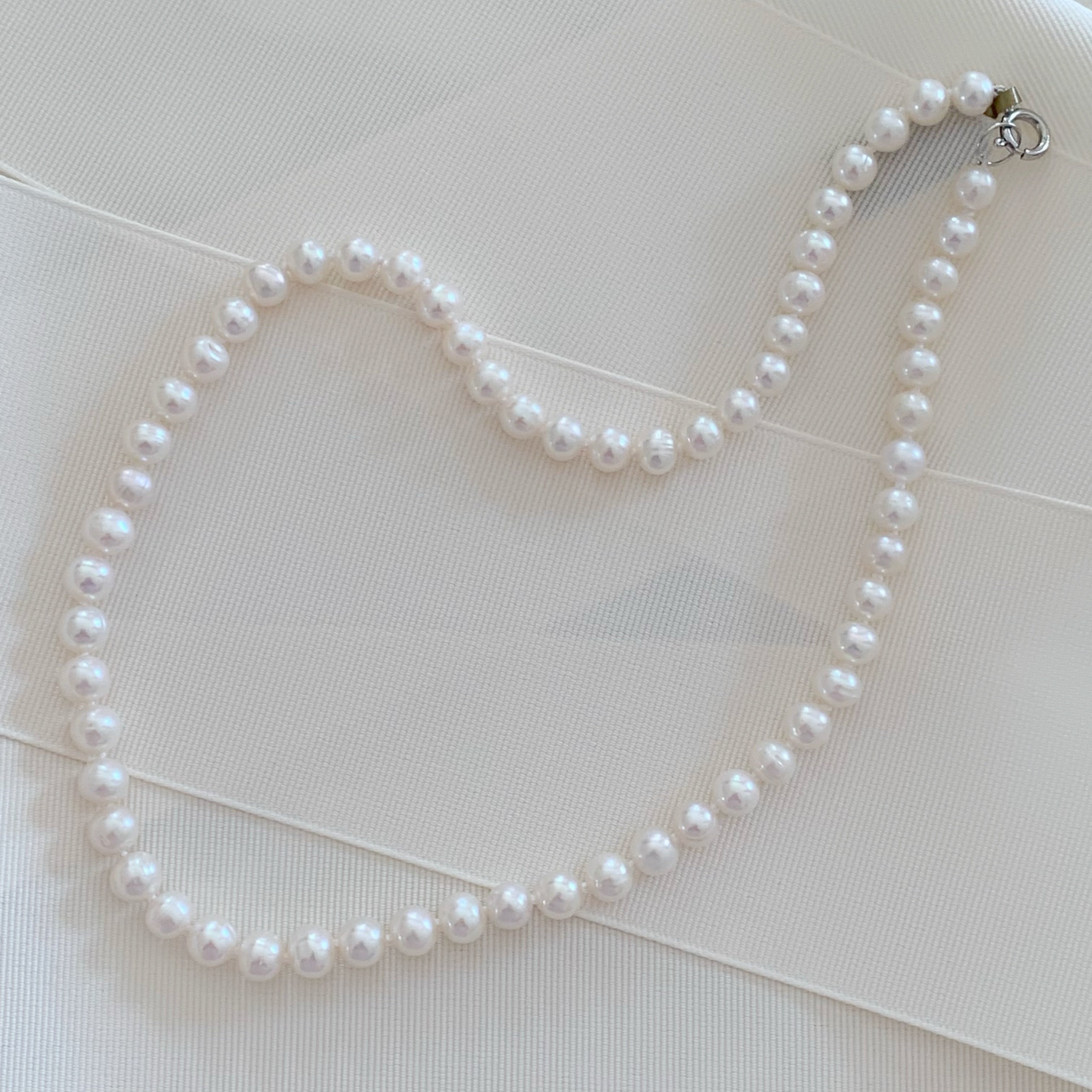 Vanguardista Collar de Perlas  Cultivadas Akoya con broche de Sterling Silver 29-CLL-L11