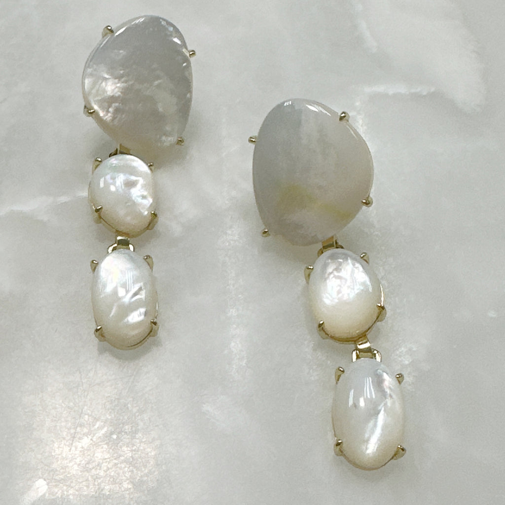 Aretes Colgantes de Madre Perla y Plata Dorada 119-AR-L45A00