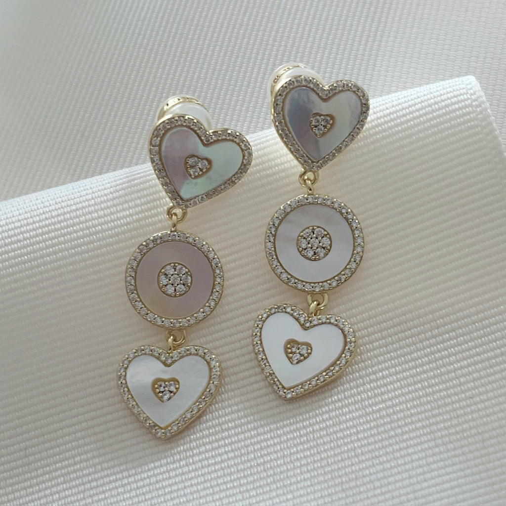 Bellos Aretes colgantes de corazón en Madre Perla y Plata Dorada Modelo 75-AR-L36