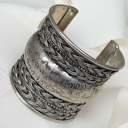 Hermoso Brazalete de Nepal en Brass 02-BNB-L8A00