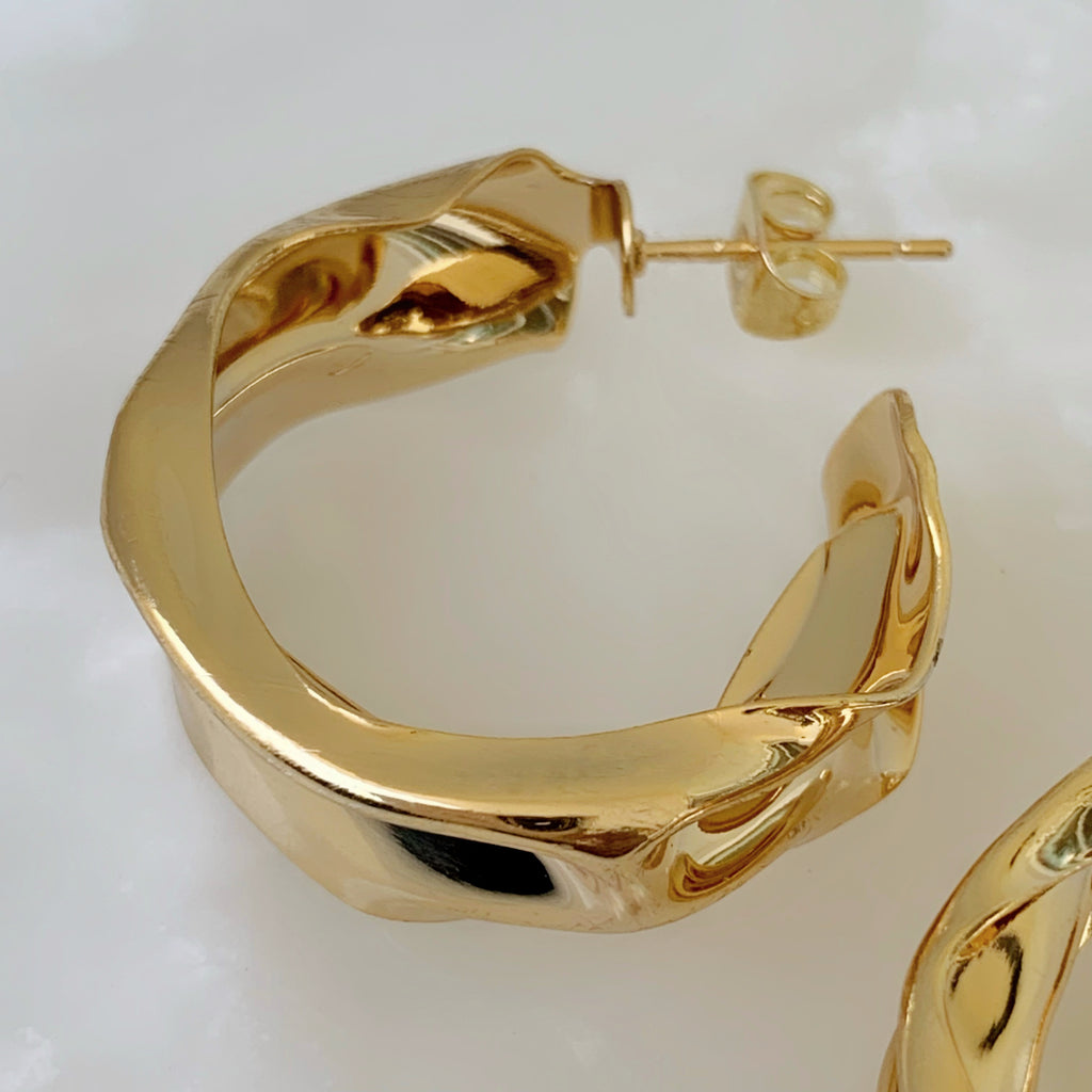 Brilla con Estilo Hoops Earrings en Oro Laminado 22-ARL-135