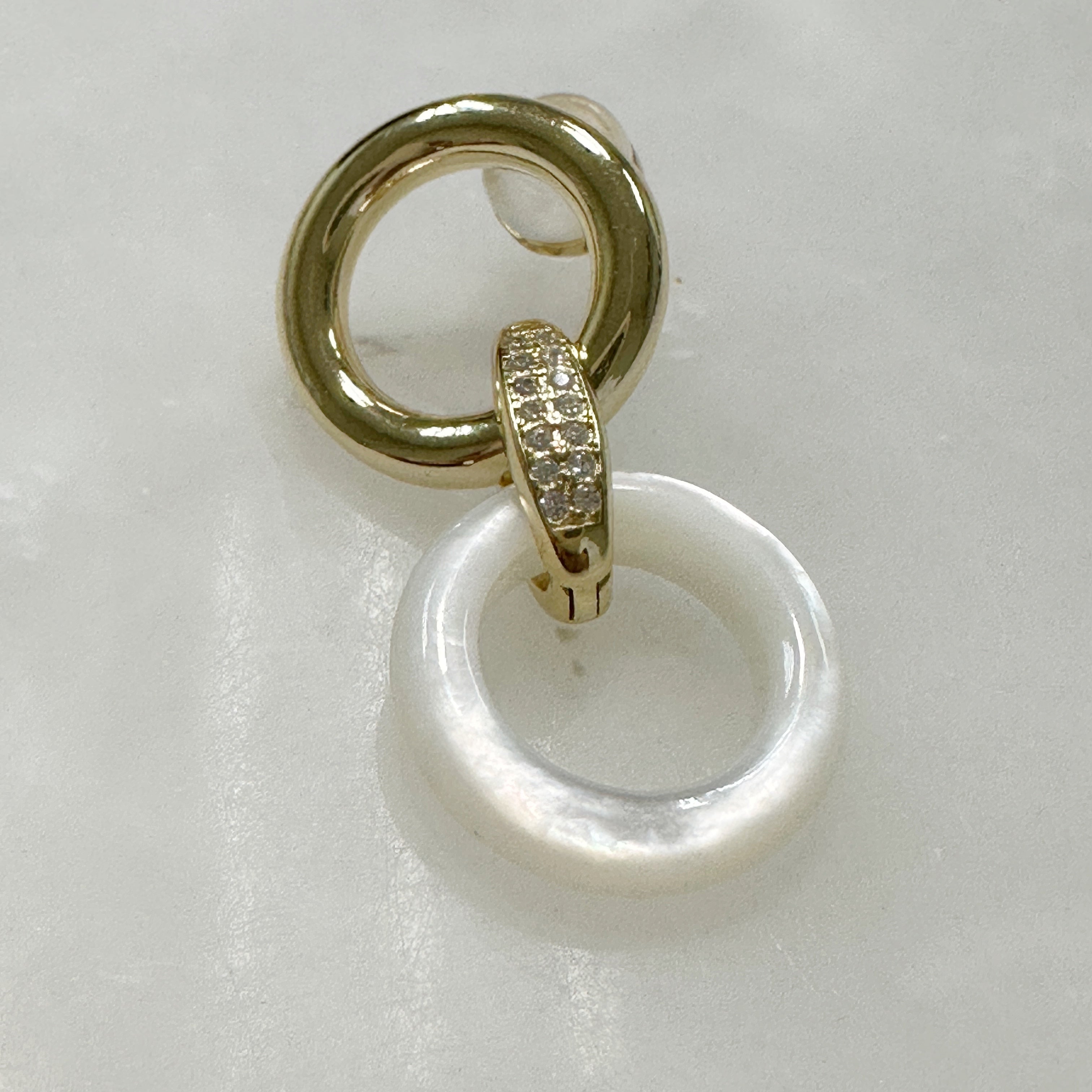 Aretes Colgantes en Madre Perla y Plata Dorada 102-AR-L40A00